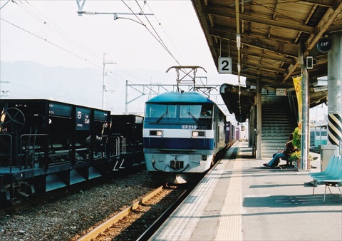 EF210-108 川之江駅