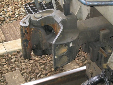 EF65-1131 並型自動連結器