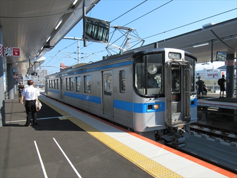 7018